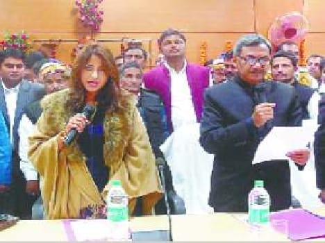 Shradhdha took over the chair, promises development
